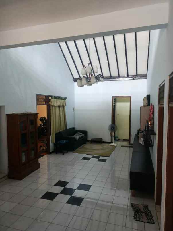 rumah luas fully furnished di kota jogja
