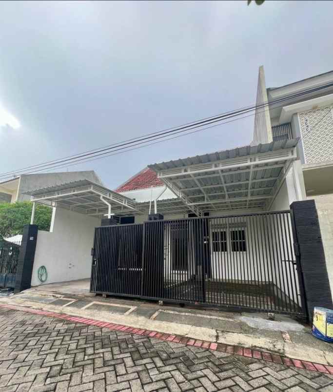 rumah manyar jaya sudah renovasi strategis minimalis