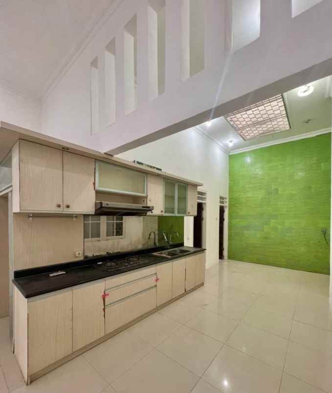 rumah manyar jaya sudah renovasi strategis minimalis