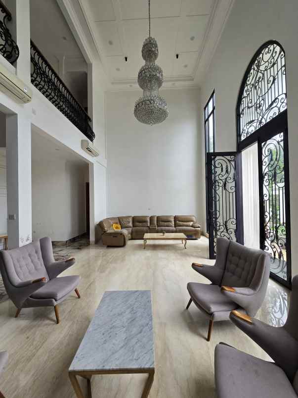 rumah mewah cantik asri dan nyaman di jatiwarna bekasi