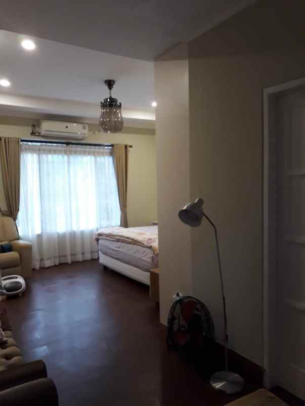 rumah mewah di pondok labu jakarta selatan