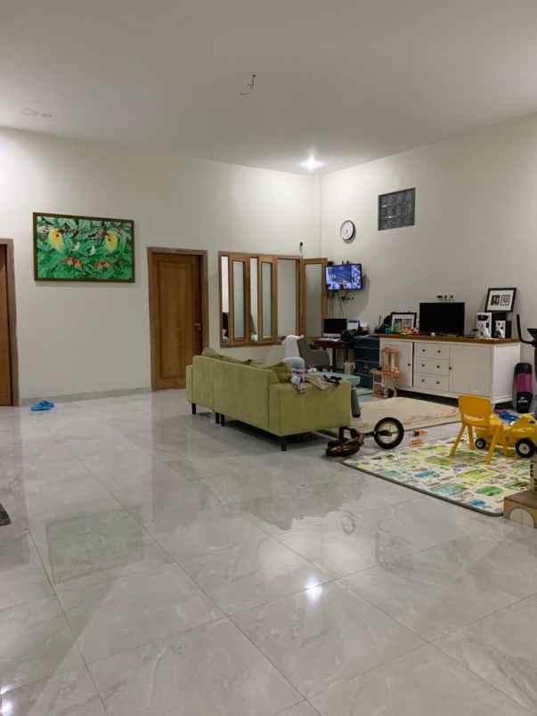 rumah mewah siap huni di belakang pasar temanggung