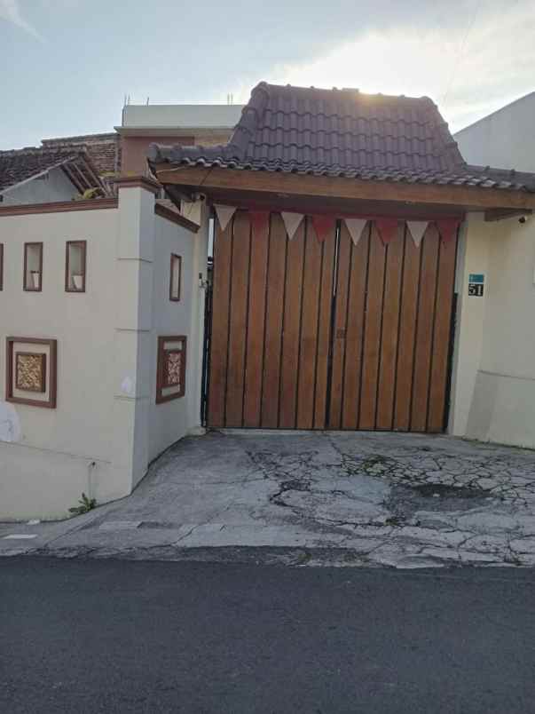 rumah mewah siap huni di belakang pasar temanggung