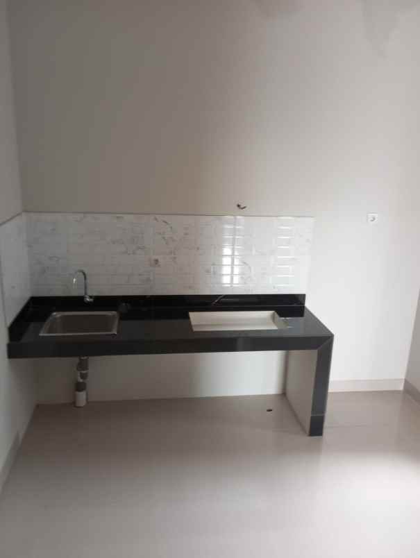 rumah minimalis 2 lantai di kramat jati jakarta timur