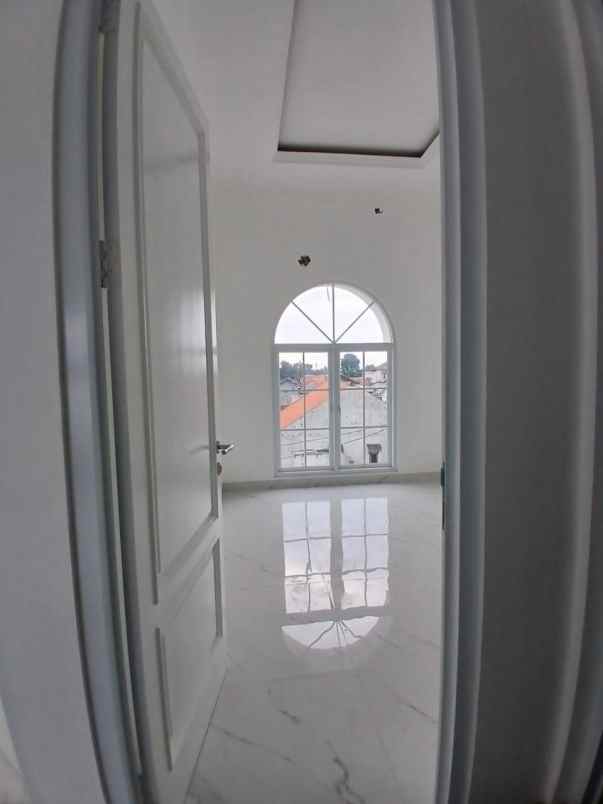 rumah modern 2 lantai jagakarsa jakarta selatan