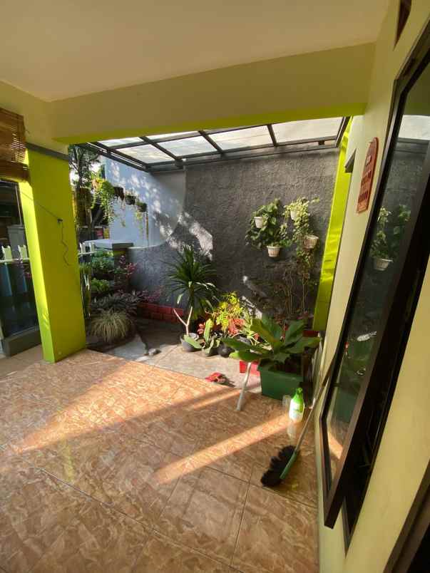 rumah modern 2 lantai siap huni di sulfat