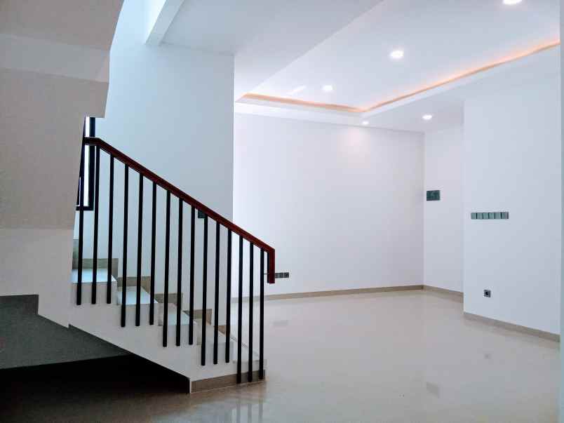 rumah modern tropical di cinere gandul depok
