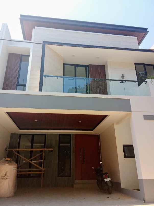rumah modern tropical di cinere gandul depok