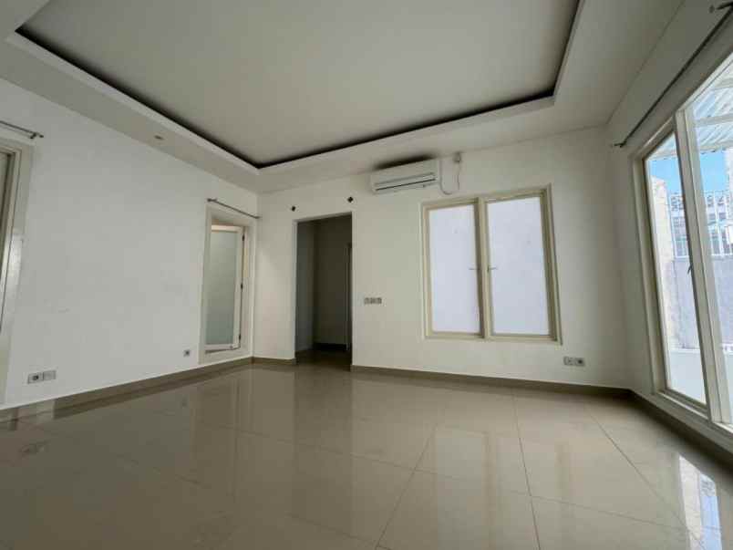 rumah pakuwon city san antonio baru gress lt200m2
