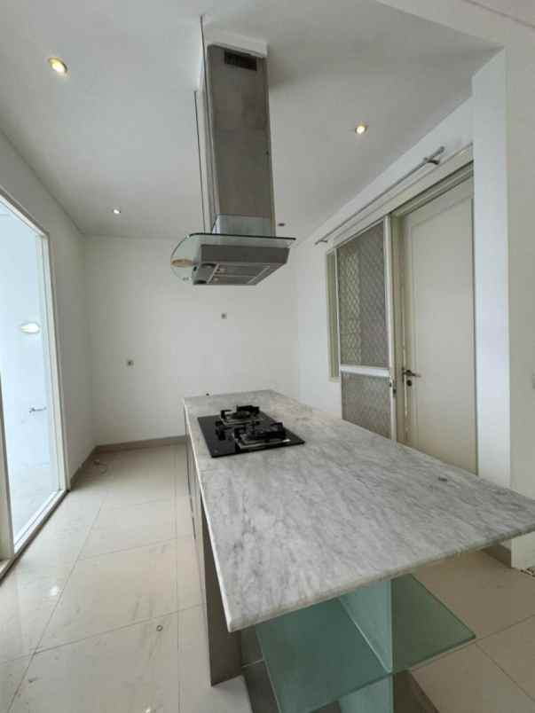 rumah pakuwon city san antonio baru gress lt200m2