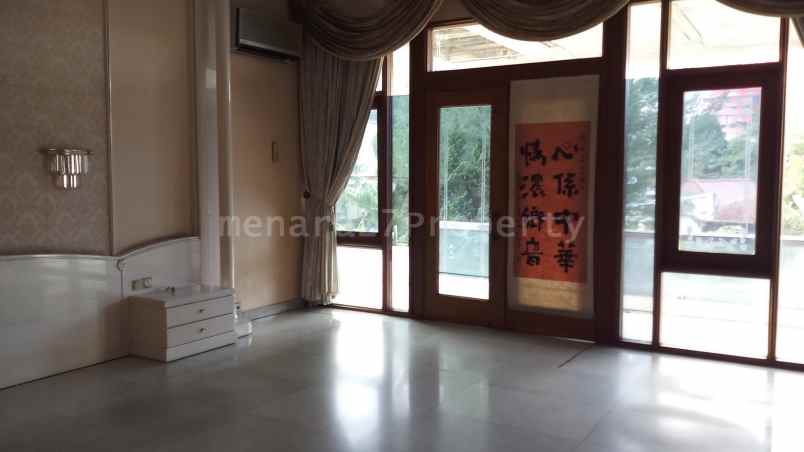 rumah sewa di dago cocok kantor atau usaha parkir luas