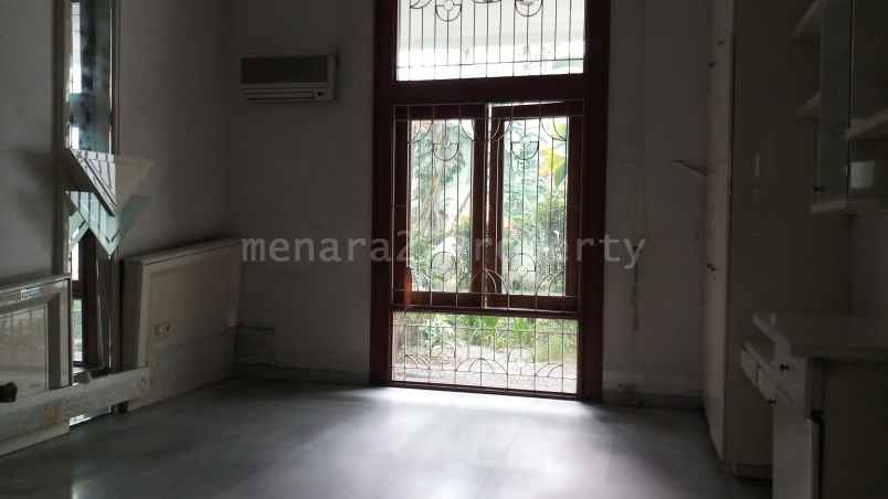 rumah sewa di dago cocok kantor atau usaha parkir luas