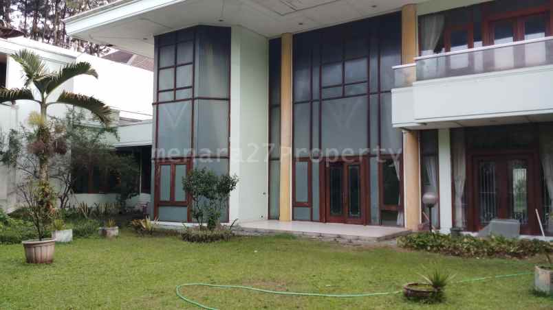 rumah sewa di dago cocok kantor atau usaha parkir luas