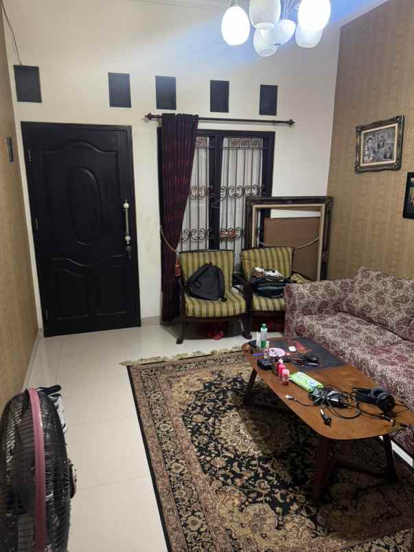rumah siap huni carport 2 mobil di sulfat malang