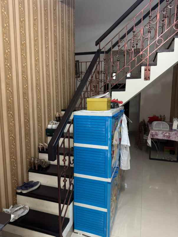 rumah siap huni carport 2 mobil di sulfat malang
