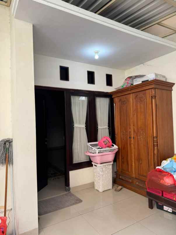 rumah siap huni carport 2 mobil di sulfat malang