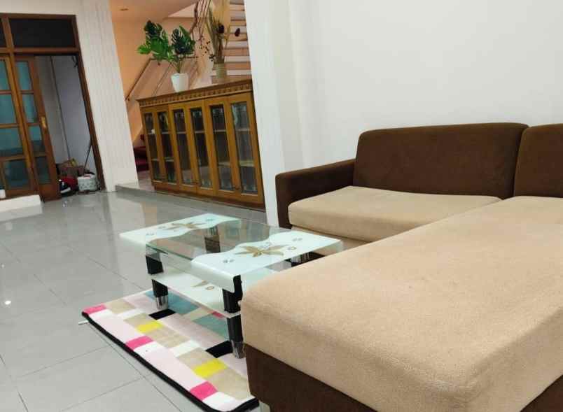 rumah waru pondok tjandra row 2 mobil hadap timur