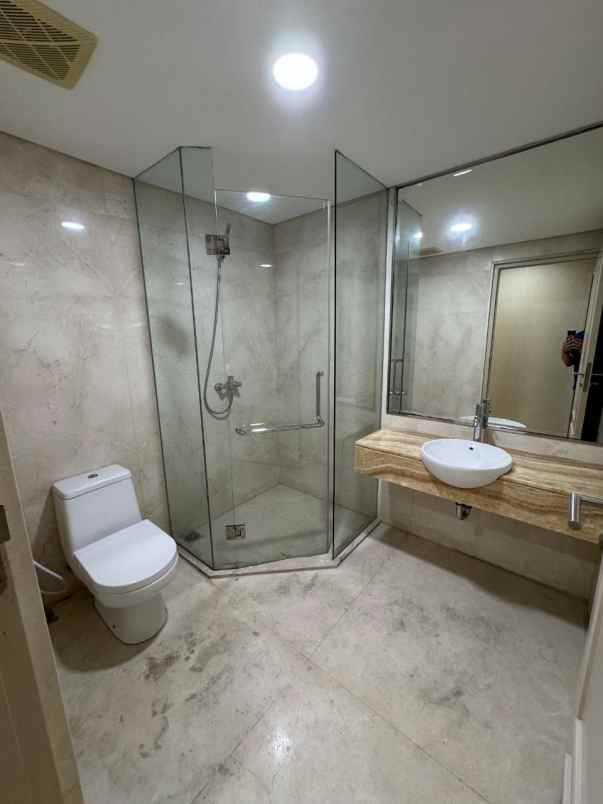 sewa apartemen the peak residence strategis