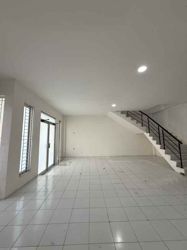 sewa gudang jakarta barat