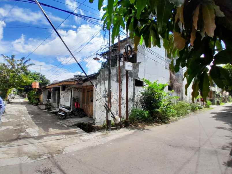 tanah bonus rumah rusak posisi hook dekat pasar rau