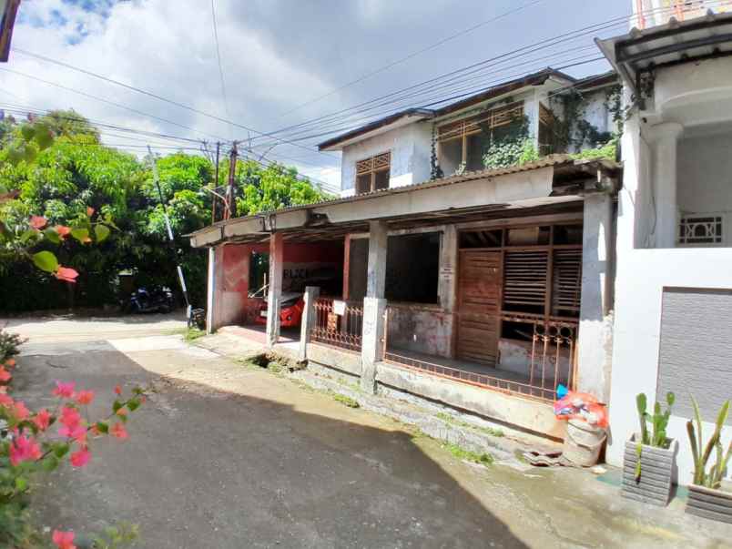 tanah bonus rumah rusak posisi hook dekat pasar rau