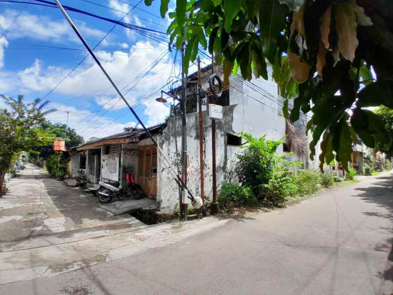 tanah bonus rumah rusak posisi hook dekat pasar rau