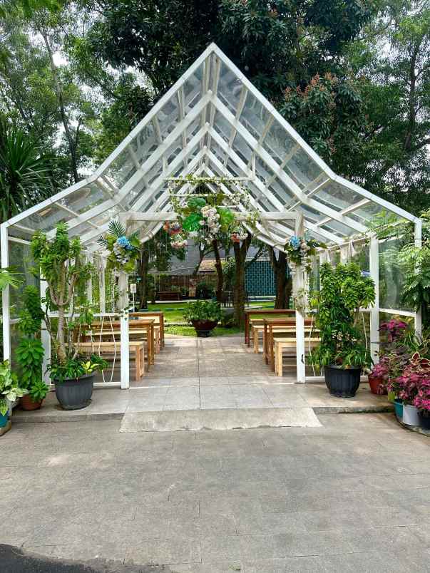 tanah dan bangunan komersil di condet