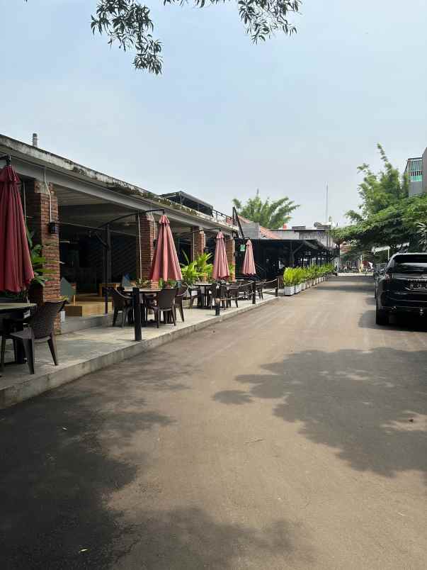 tanah dan bangunan komersil di condet