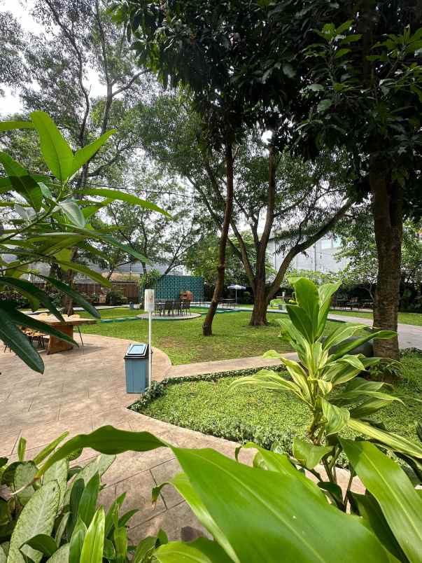 tanah dan bangunan komersil di condet