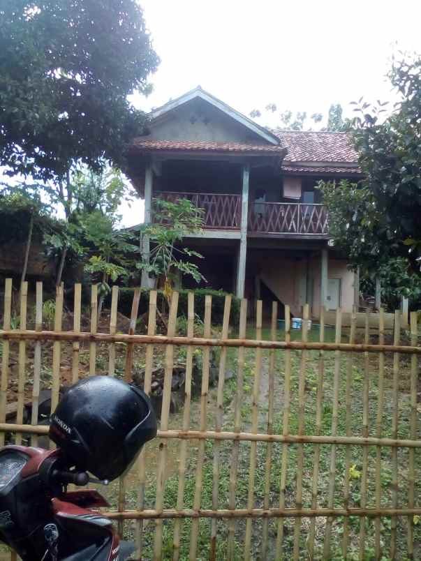 tanah di leuwiliang kabupaten bogor ada bangunan kayu