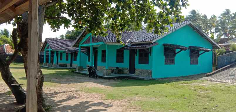 vila pinggir pantai selatan banten