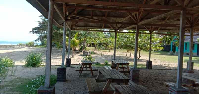 vila pinggir pantai selatan banten