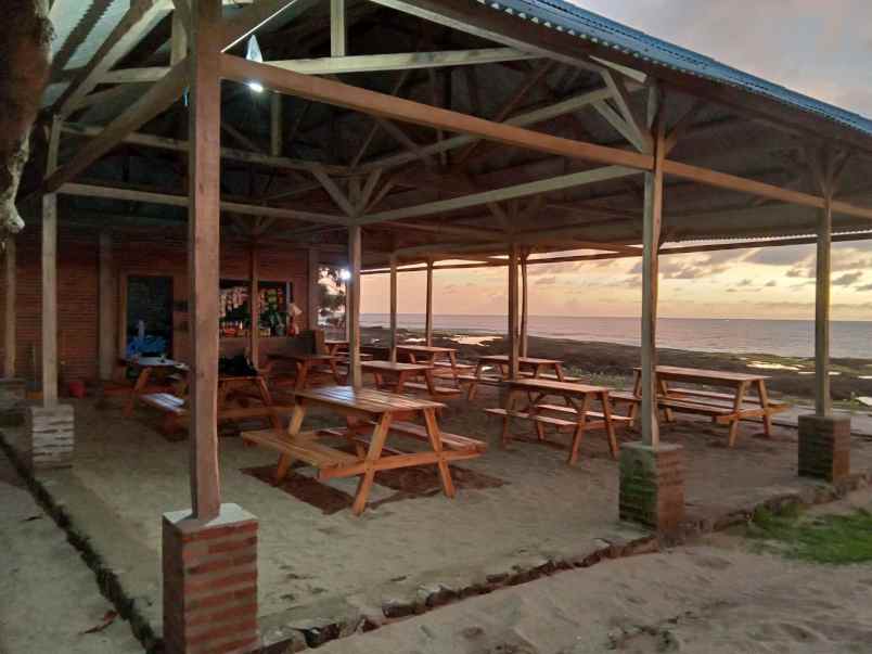 vila pinggir pantai selatan banten