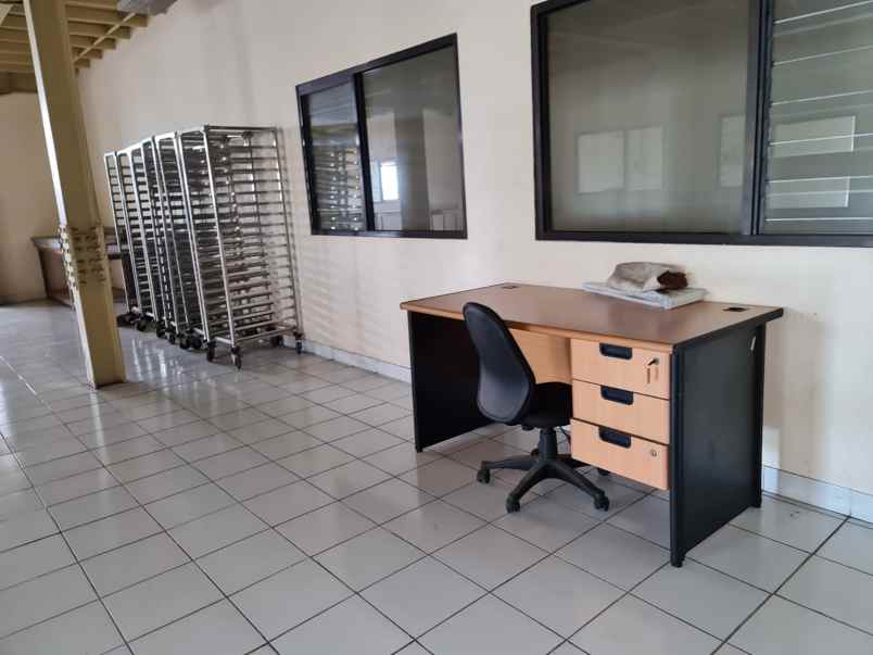 bangunan 3 lantai ex pabrik