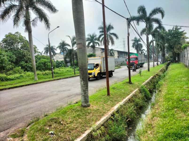 bangunan pabrik di kawasan industri cikupa mas