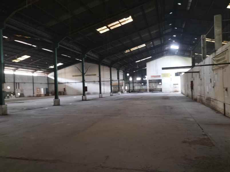 bangunan pabrik di kawasan industri cikupa mas