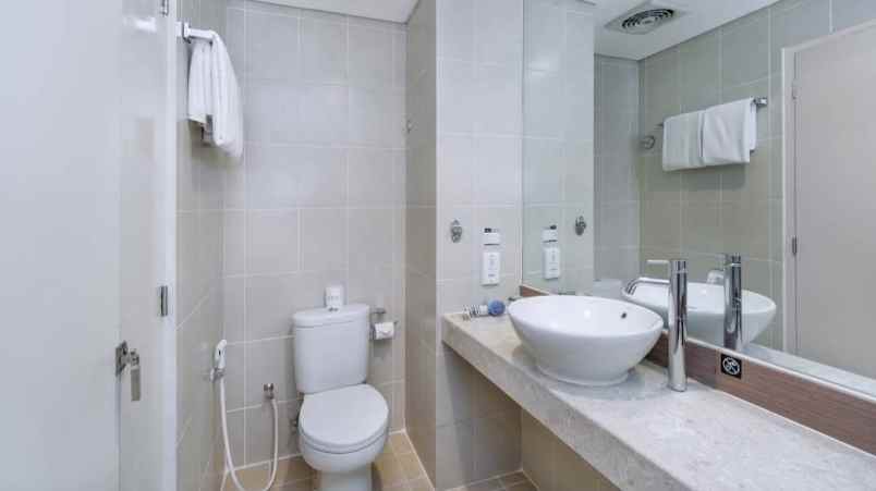 dijual hotel jl legian kuta