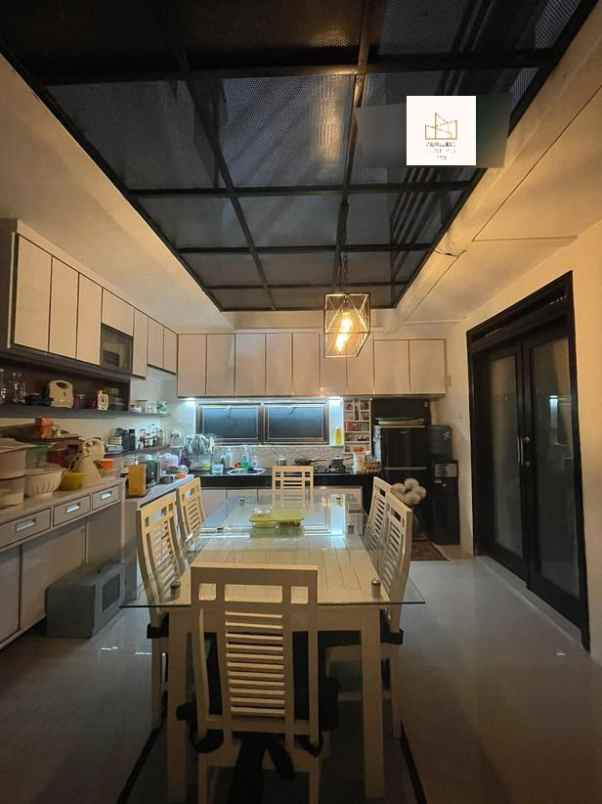 dijual kost jl tubagus ismail