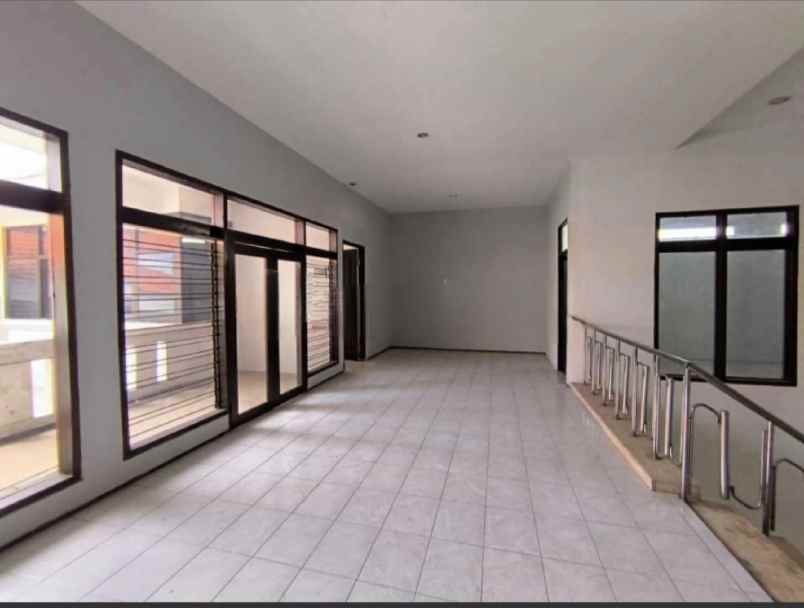 dijual ruko gudang kantor jalan raya diponegoro