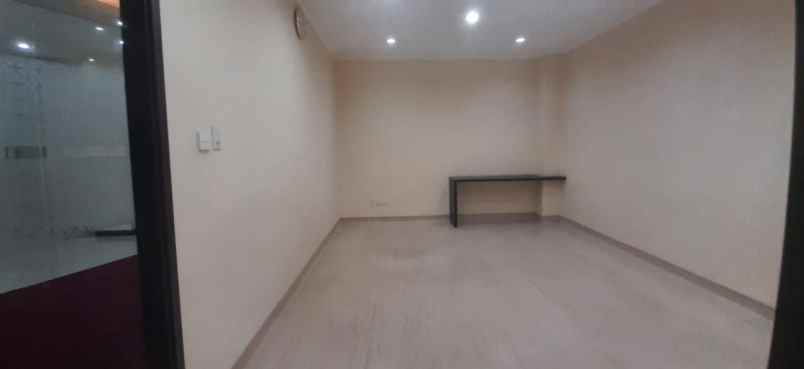 dijual ruko gudang kantor wolter mongsidi 77