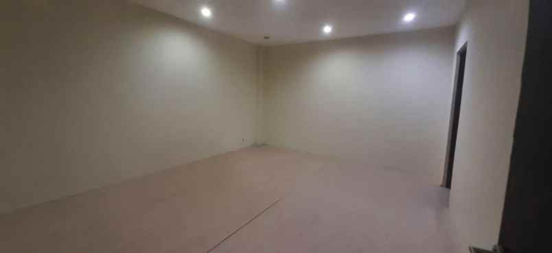 dijual ruko gudang kantor wolter mongsidi 77