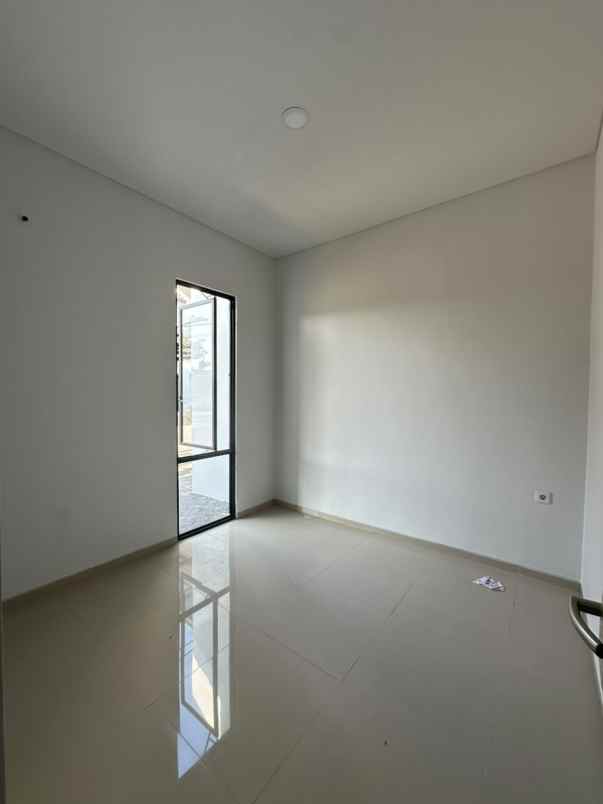 dijual rumah 1 lantai park sunrise dekat rungkut