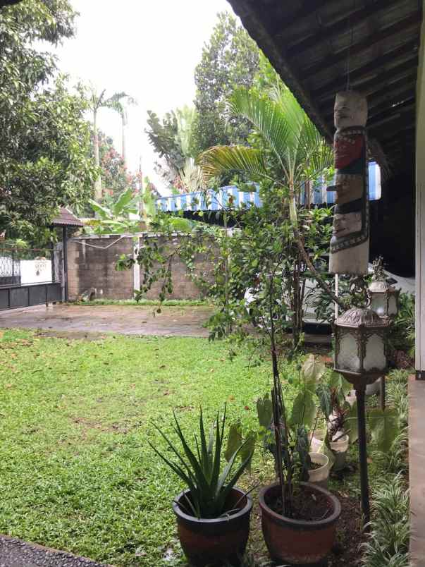 dijual rumah 2 lantai cirendeu