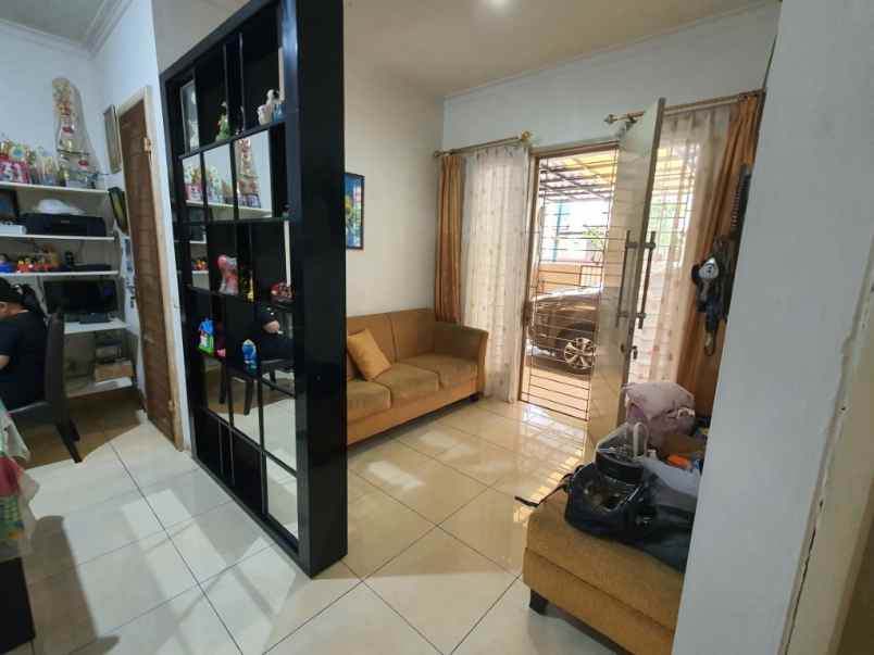 dijual rumah 2 lantai puri kembangan