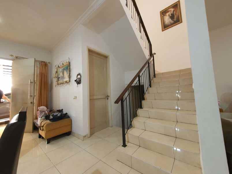 dijual rumah 2 lantai puri kembangan