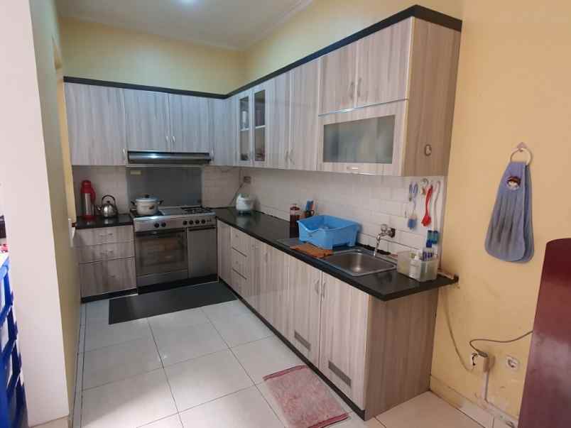 dijual rumah 2 lantai puri kembangan