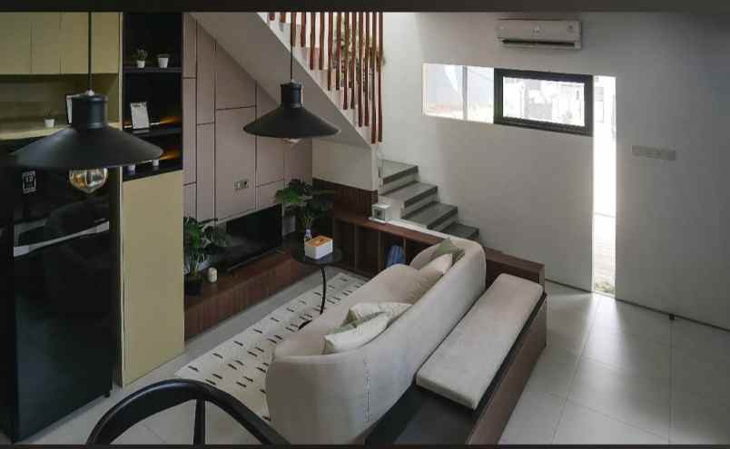 dijual rumah 2lantai di jaktim