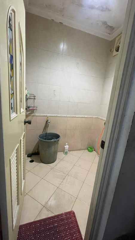 dijual rumah 2lantai di puri indah jakarta barat
