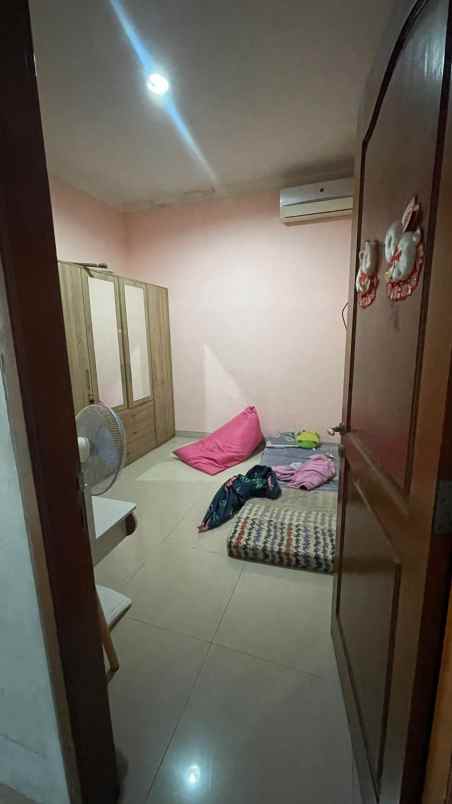 dijual rumah 2lantai di puri indah jakarta barat