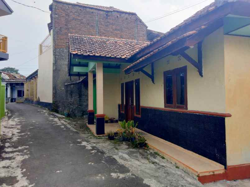 dijual rumah akses mobil di cilimus kuningan